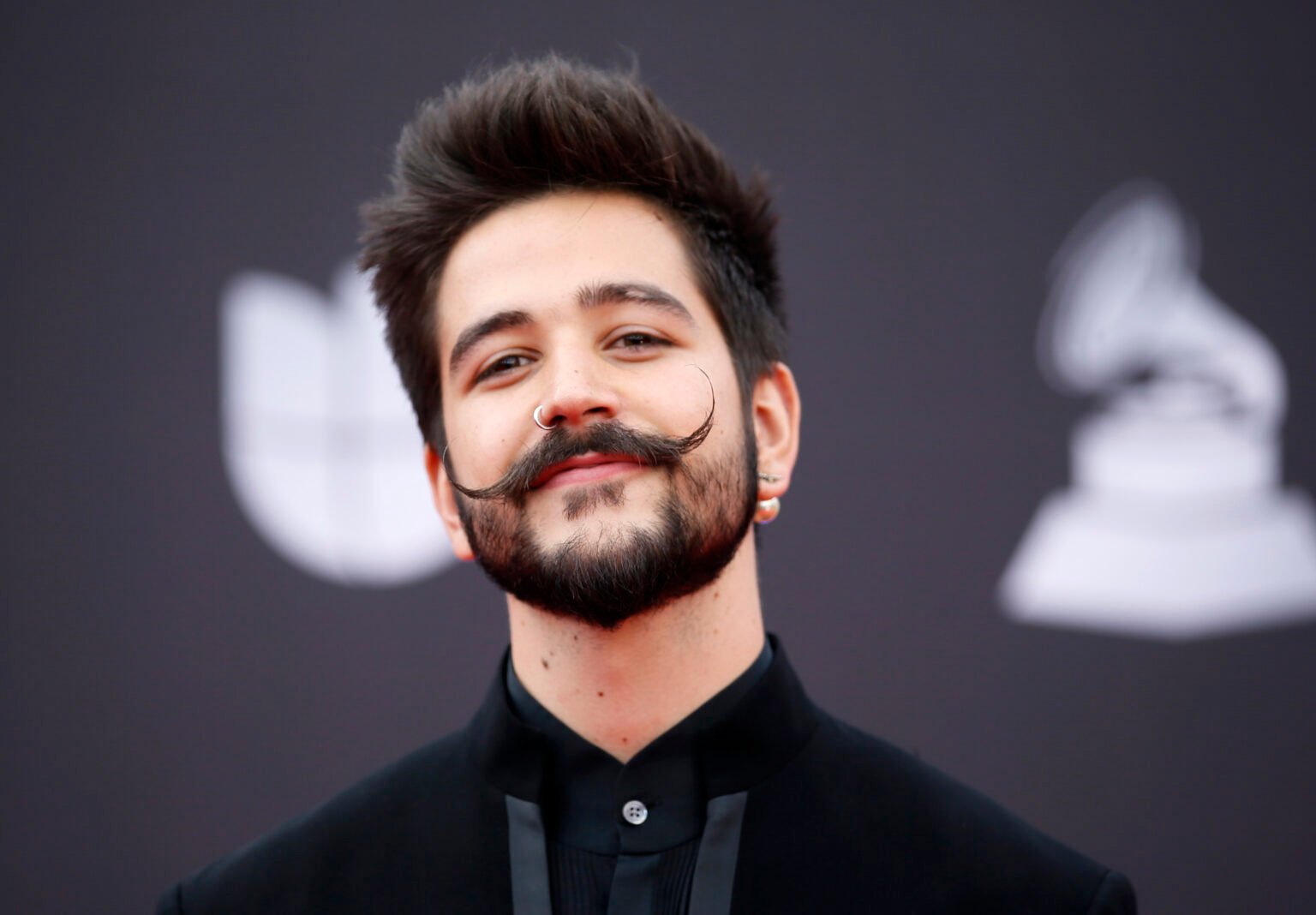 Camilo lanza la edición deluxe de su álbum ‘De Adentro Pa’ Afuera’ después de un concierto en Madrid