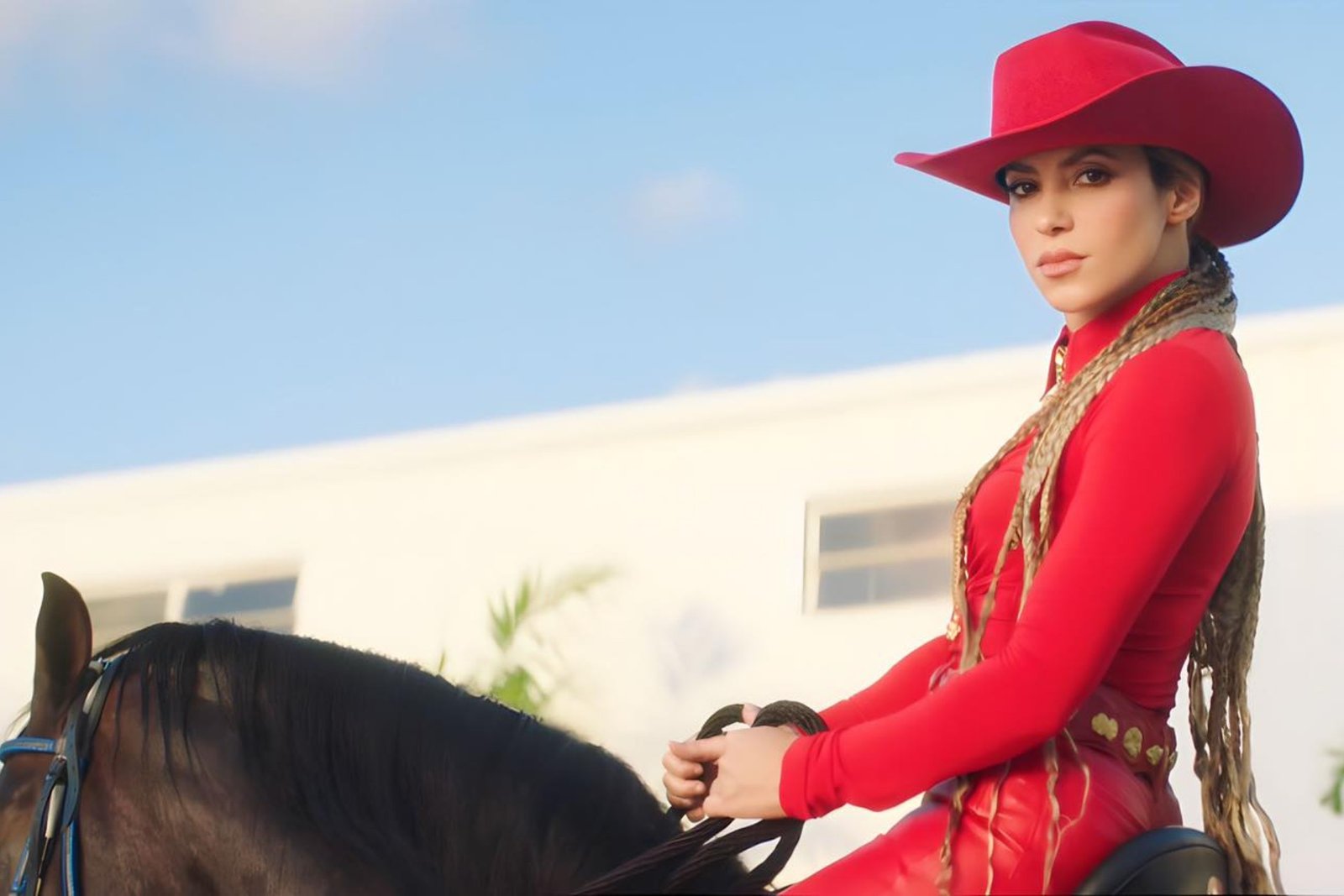 Shakira estrena su nueva canción, 'El jefe' con dardo hacia su