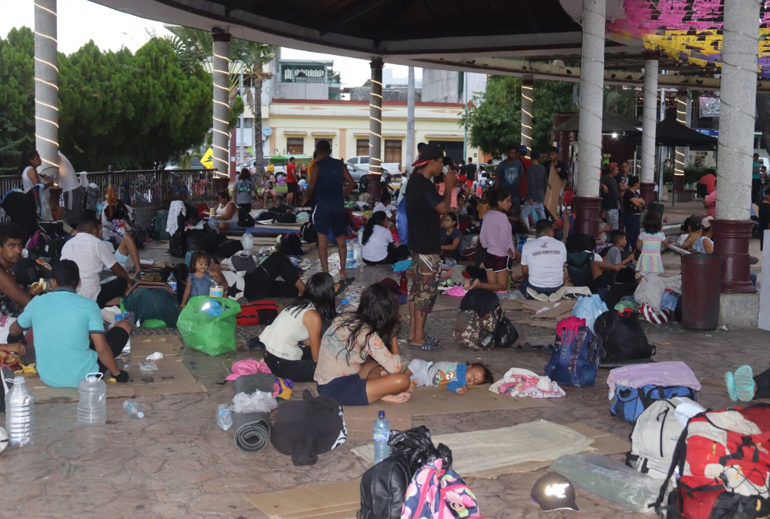 Migrantes varados en Tapachula piden protección ante posible ciclón en la frontera México-Guatemala