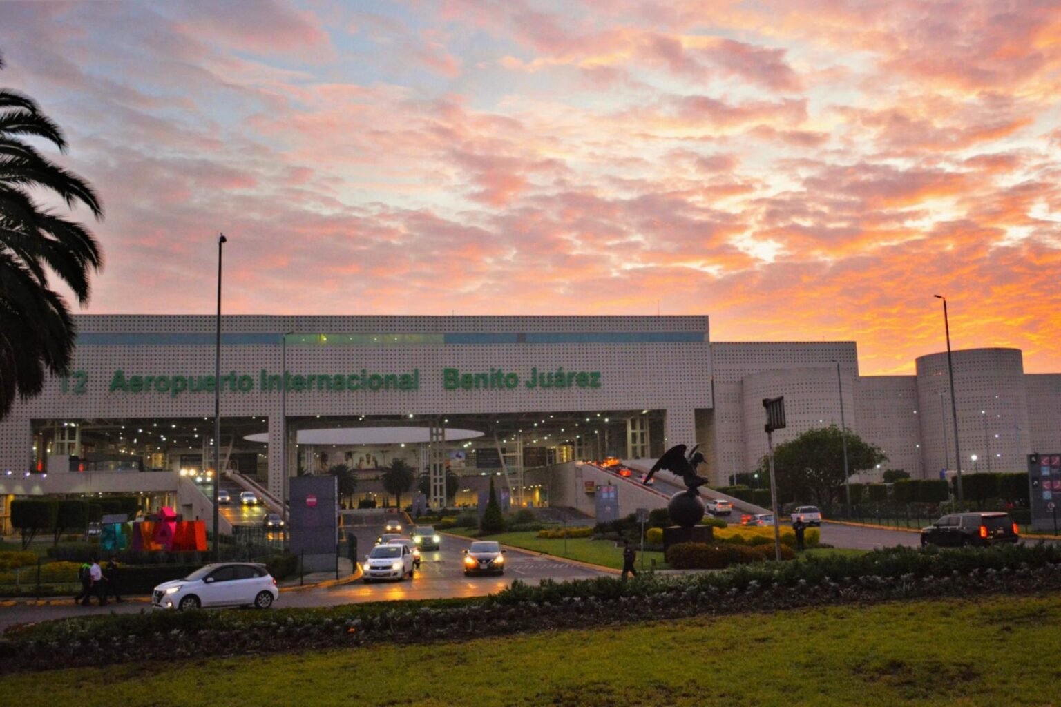 Semar formaliza control del Aeropuerto Internacional de la Ciudad de México