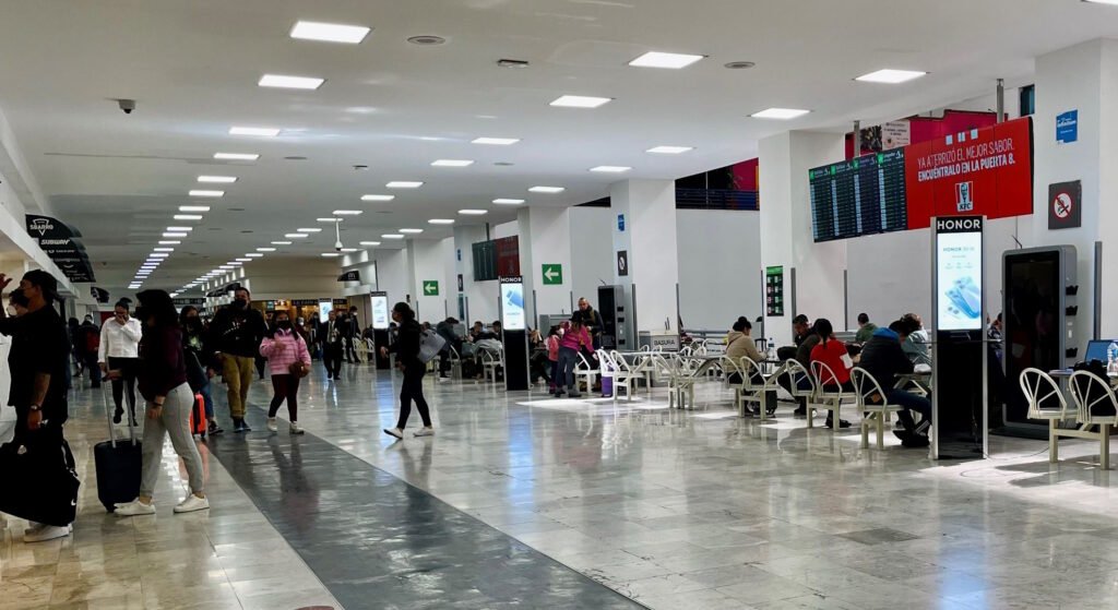AICM detecta venta ilegal de Tarjetas de Identificación Aeroportuarias en el Aeropuerto Internacional de la Ciudad de México