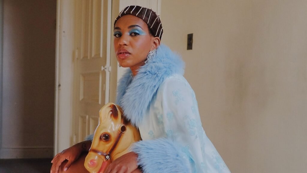 Yaya Bey lanza nuevas canciones “Crying Through My Teeth” y “The Evidence” con video dirigido por Chassidy David