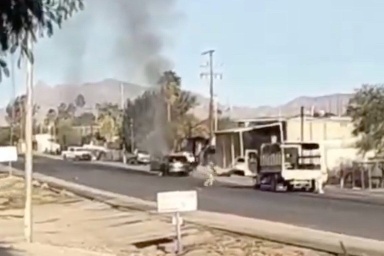 Aseguramiento de cinco sujetos, armamento y 13 vehículos tras enfrentamientos en Sonoyta, Sonora