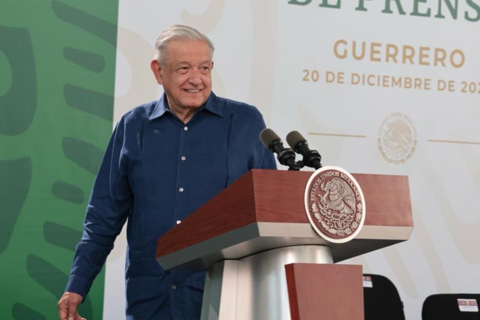 Llamado del presidente de México a maestros albañiles para la reconstrucción en Guerrero después del huracán Otis