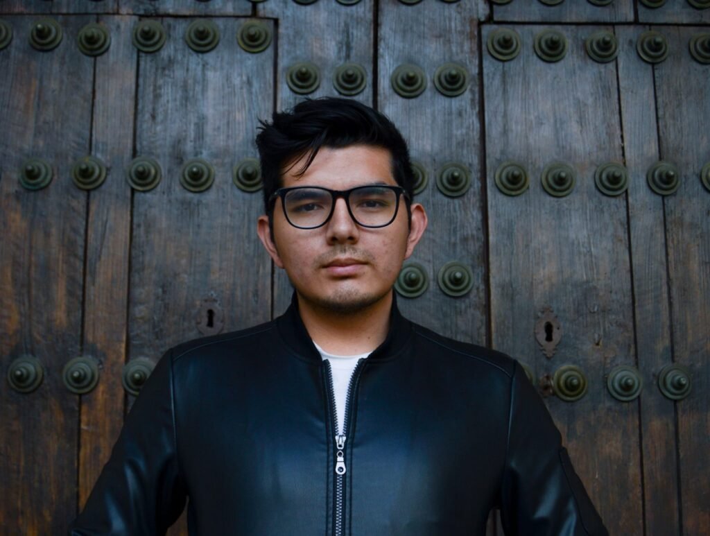 Álex Reyes gana el IX Premio Valparaíso de Poesía con ‘Luz en retirada’