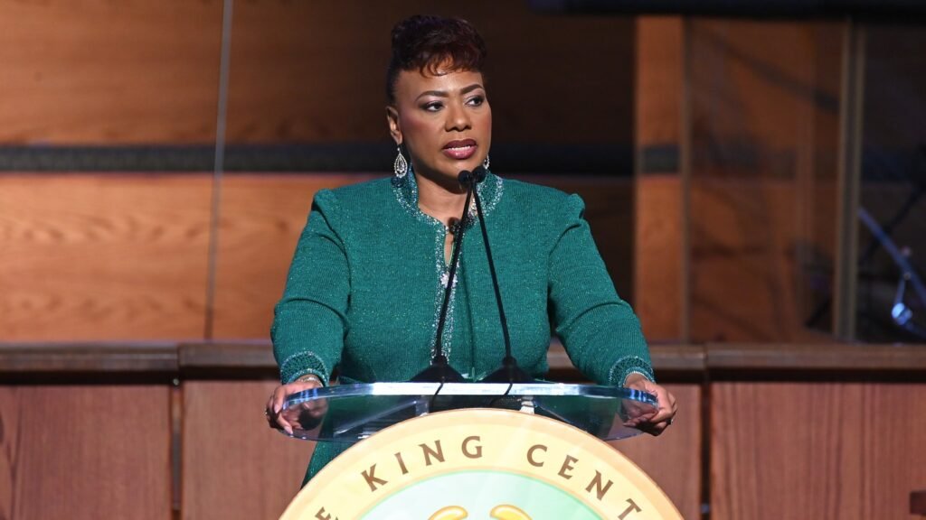 Bernice King critica a Jonathan Majors por usar el nombre de su madre durante una entrevista en Good Morning America