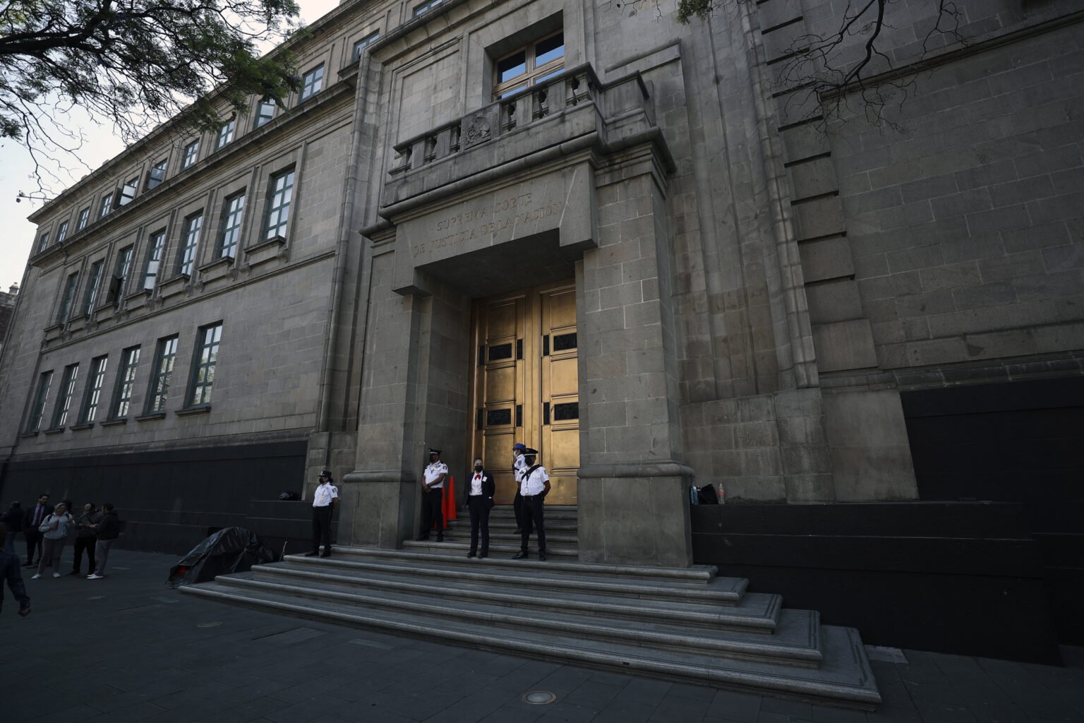 La SCJN debe declarar constitucional el decreto que extingue los fideicomisos del PJF