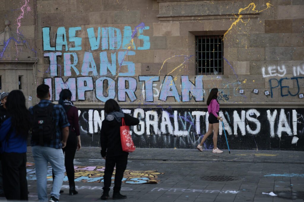 Manifestación en Palacio Nacional por el asesinato de Samantha Fonseca, cuarta mujer trans asesinada en México