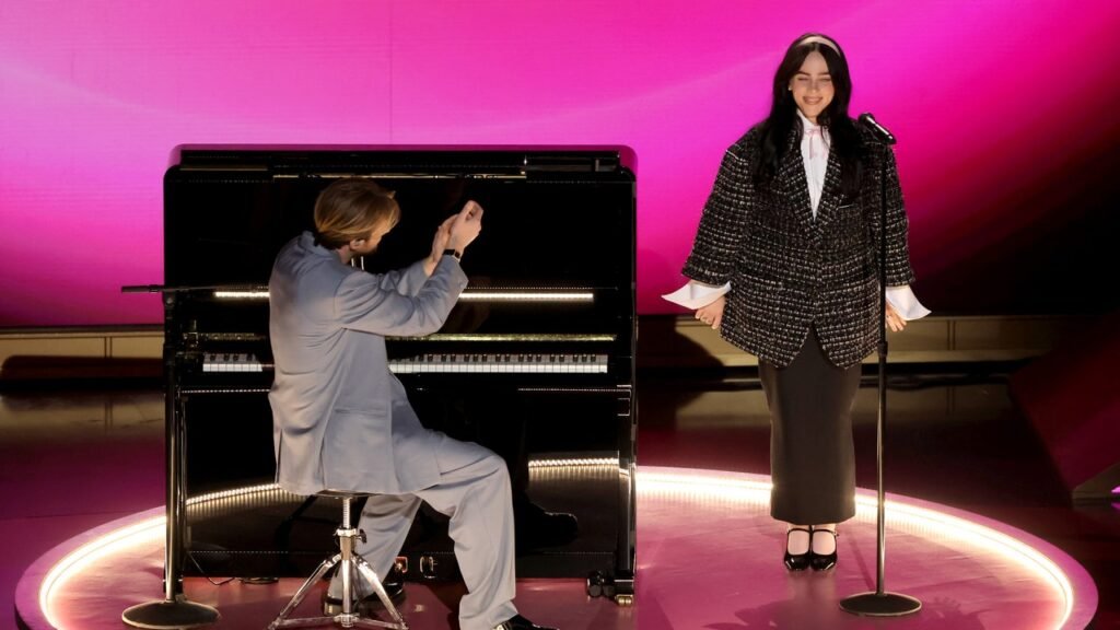 Billie Eilish y Finneas interpretan ‘What Was I Made For?’ en los Premios de la Academia 2024
