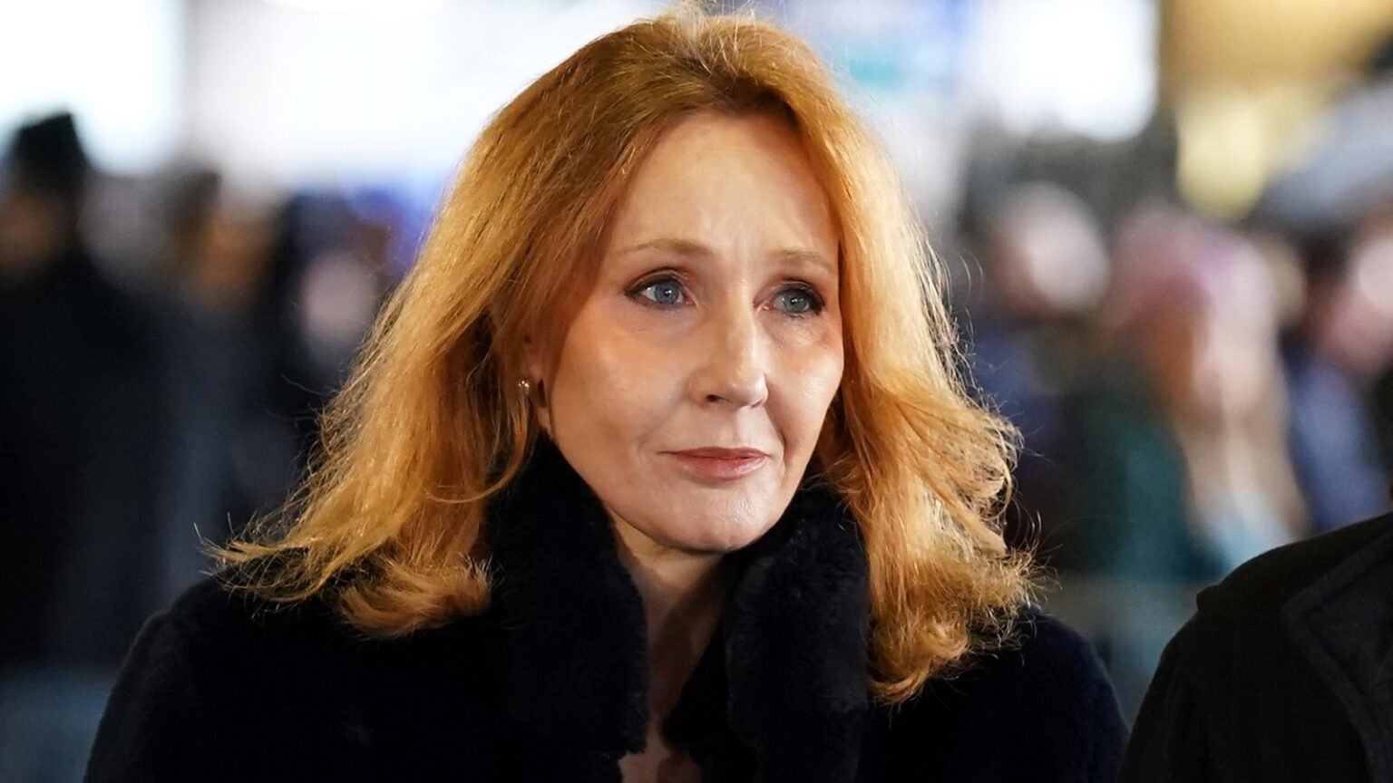 Transgender journalist India Willoughby denuncia a J.K. Rowling por maltrato de género