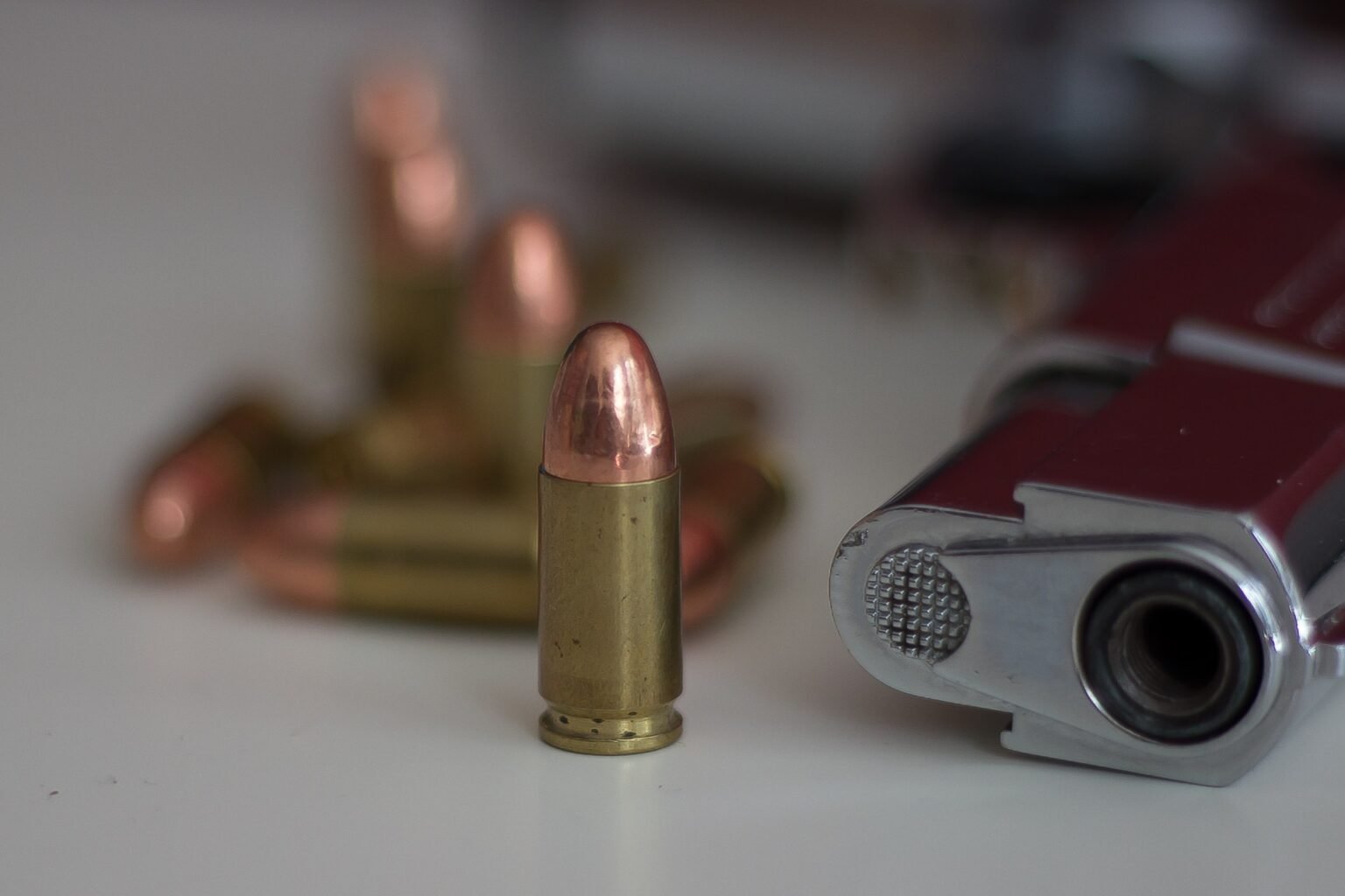 Enfrentamientos entre grupos criminales en La Ruana, Michoacán, dejan a un niño herido