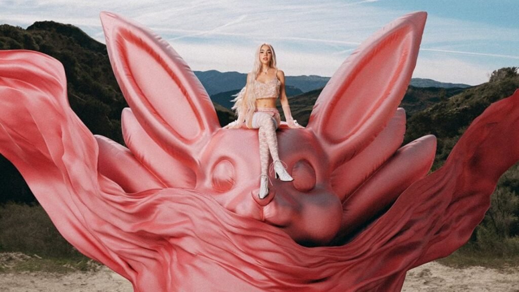 Kenia Os anuncia la fecha de estreno de su nuevo álbum ‘Pink Aura’ con colaboraciones inéditas