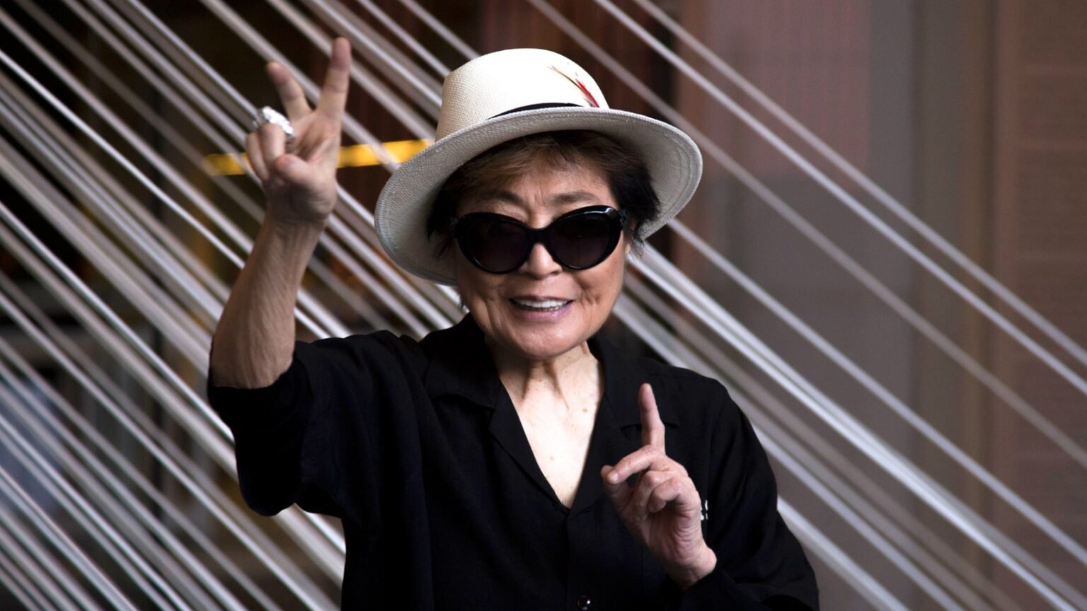 Yoko Ono recibirá premio honorífico por su arte subversivo y música innovadora