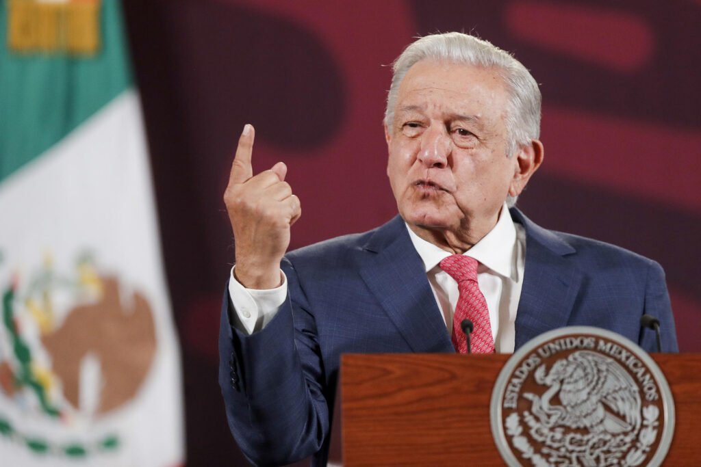 Presidente López Obrador se queja de medios y periodistas por “escándalo” de apagones y ola de calor