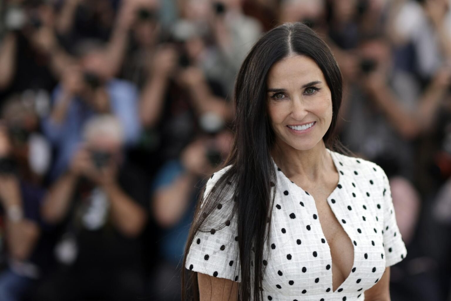 The Substance: Película de terror gore con Demi Moore y crítica a la obsesión estética y patriarcal