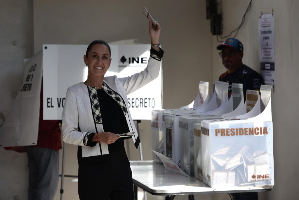 Claudia Sheinbaum ejerce su derecho al voto en la alcaldía Tlalpan