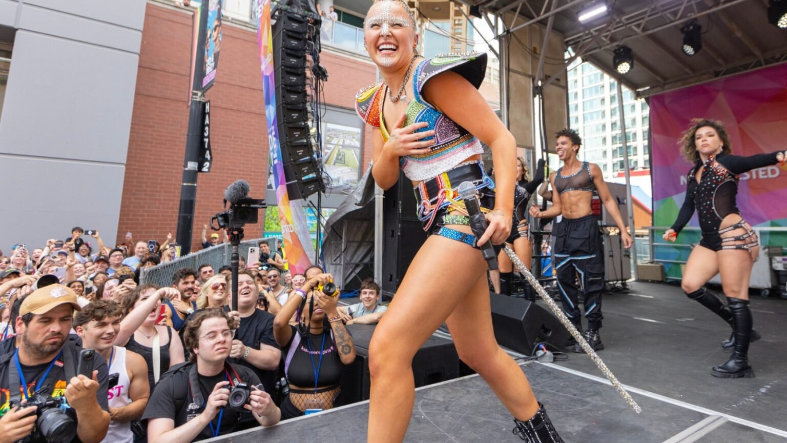 JoJo Siwa se une a Jeff Collins para una serie “coming-of-age” sobre su vida personal y profesional