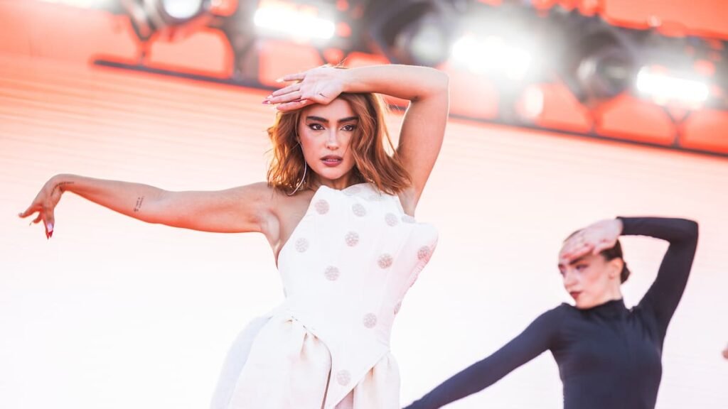 Violeta Hódar deslumbra en su primer concierto en solitario y revela planes para su disco debut