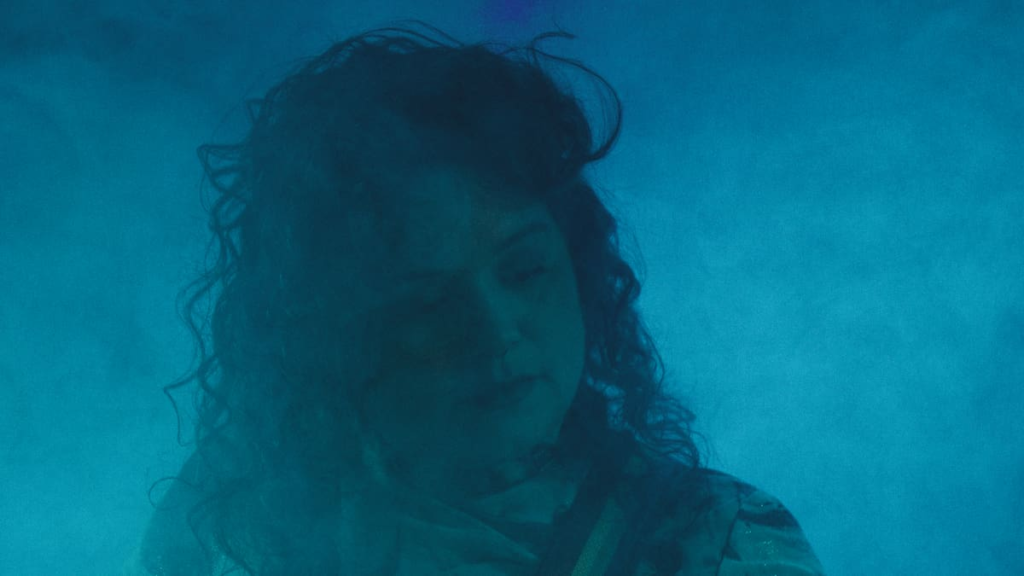 LOS40 Play Talavera: Descubre el Talento Musical de Lola Méndez y Más Artistas Locales