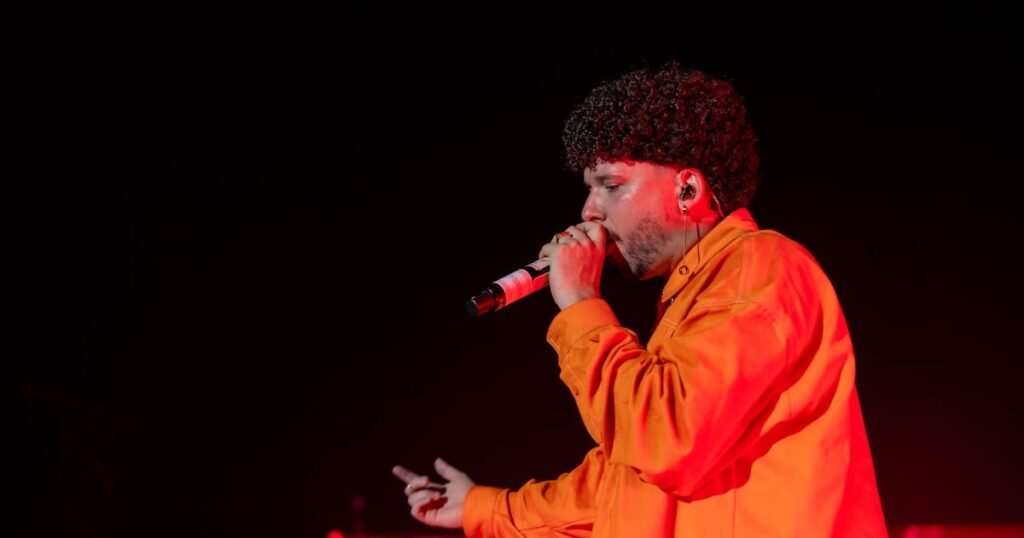 PJ Sin Suela conquista el Anfiteatro Tito Puente con su energético concierto