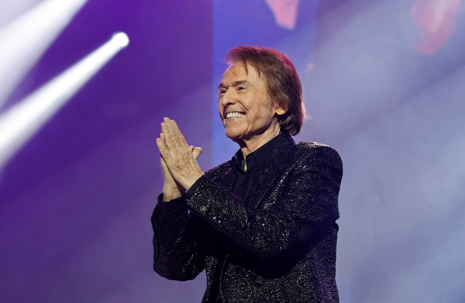 Raphael permanece ingresado en un hospital de Madrid tras sufrir un episodio de salud, pero se encuentra estable