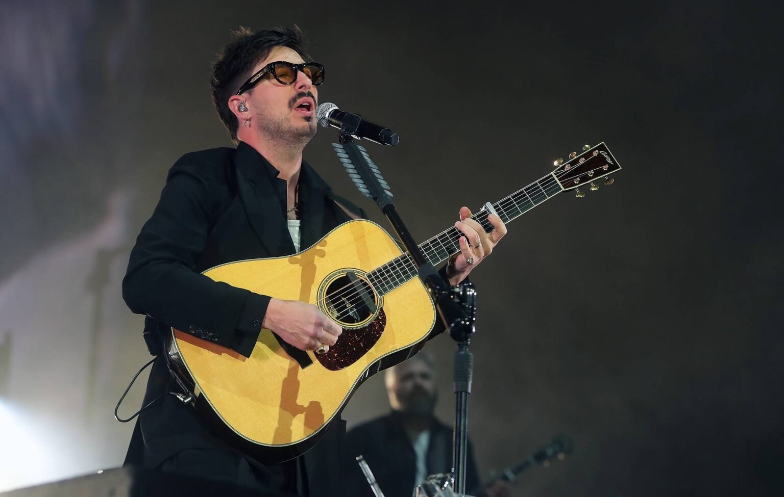 Mumford & Sons lanzan nuevo sencillo ‘RUSHMERE’ de su próximo álbum – Escúchalo aquí