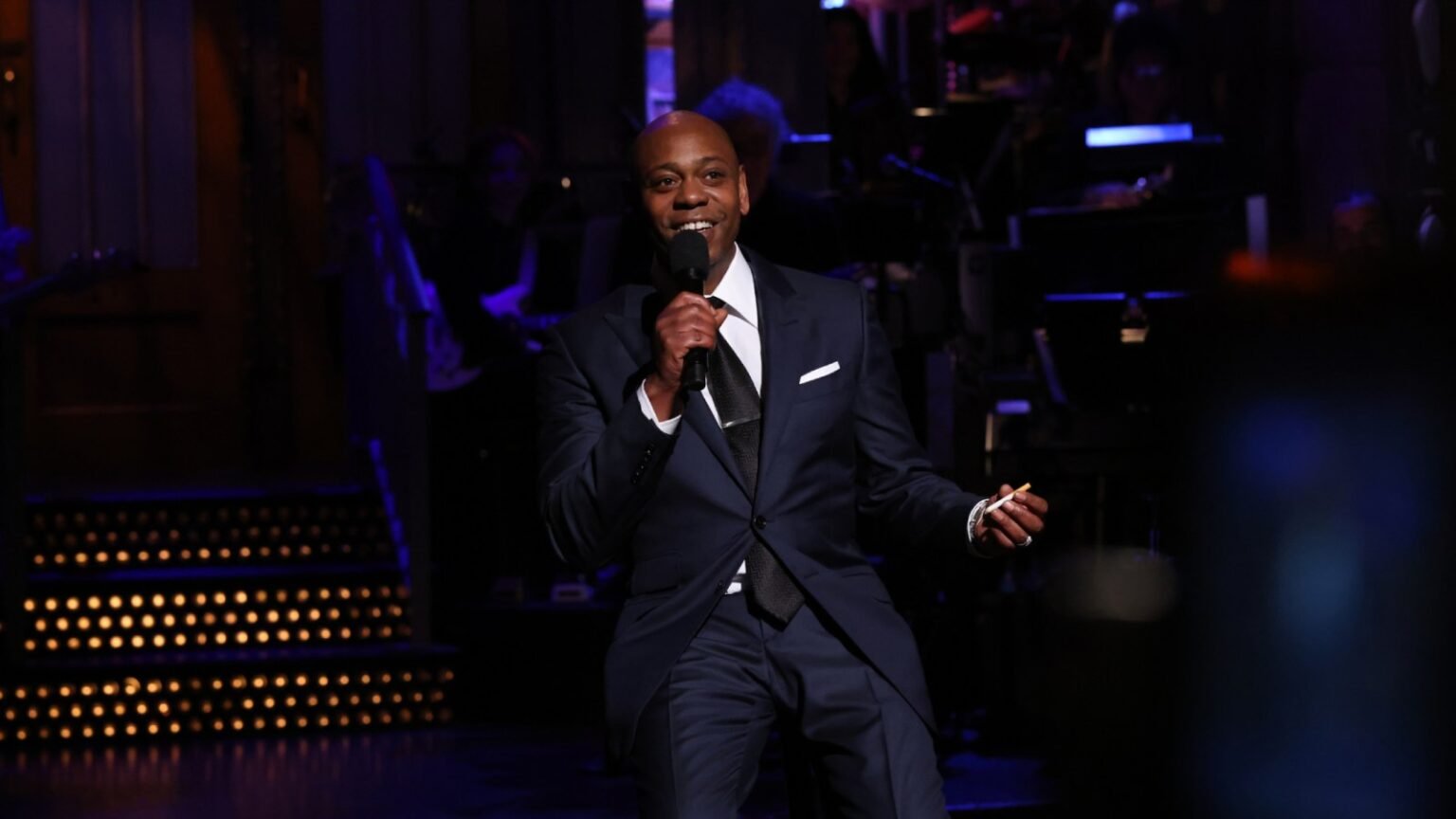 Dave Chappelle revela que ‘SNL’ le prohibió hablar sobre Gaza y personas trans en su monólogo de apertura