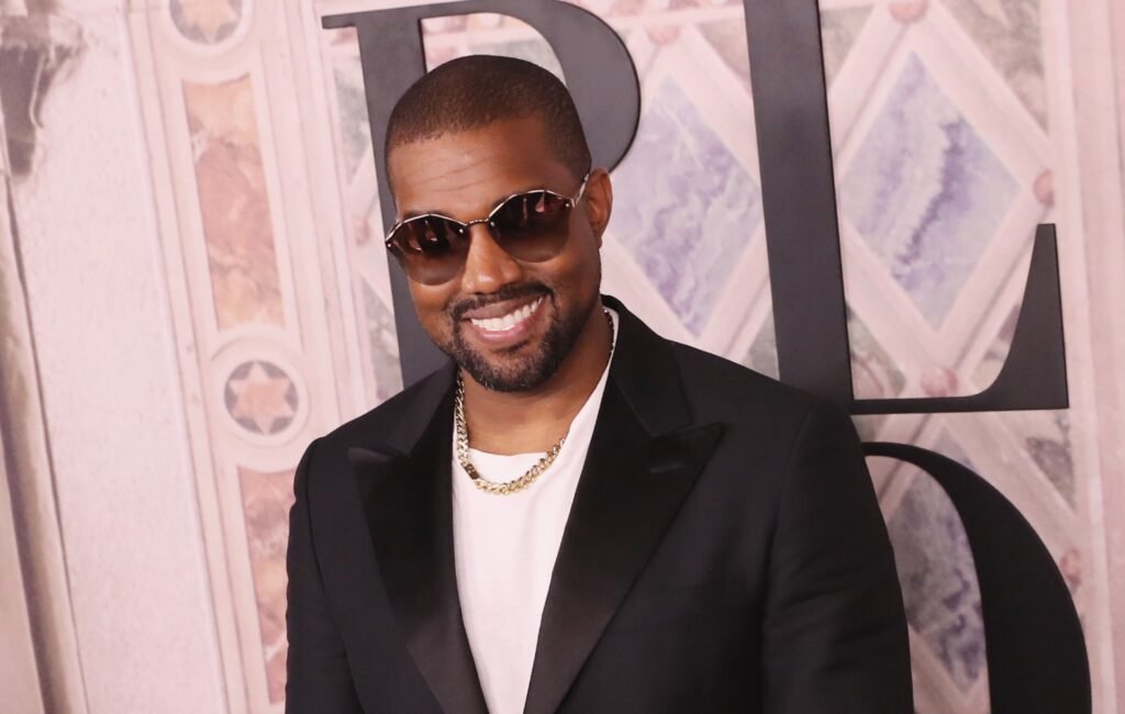 Kanye West reflexiona y afirma que no es un nazi tras su autoevaluación