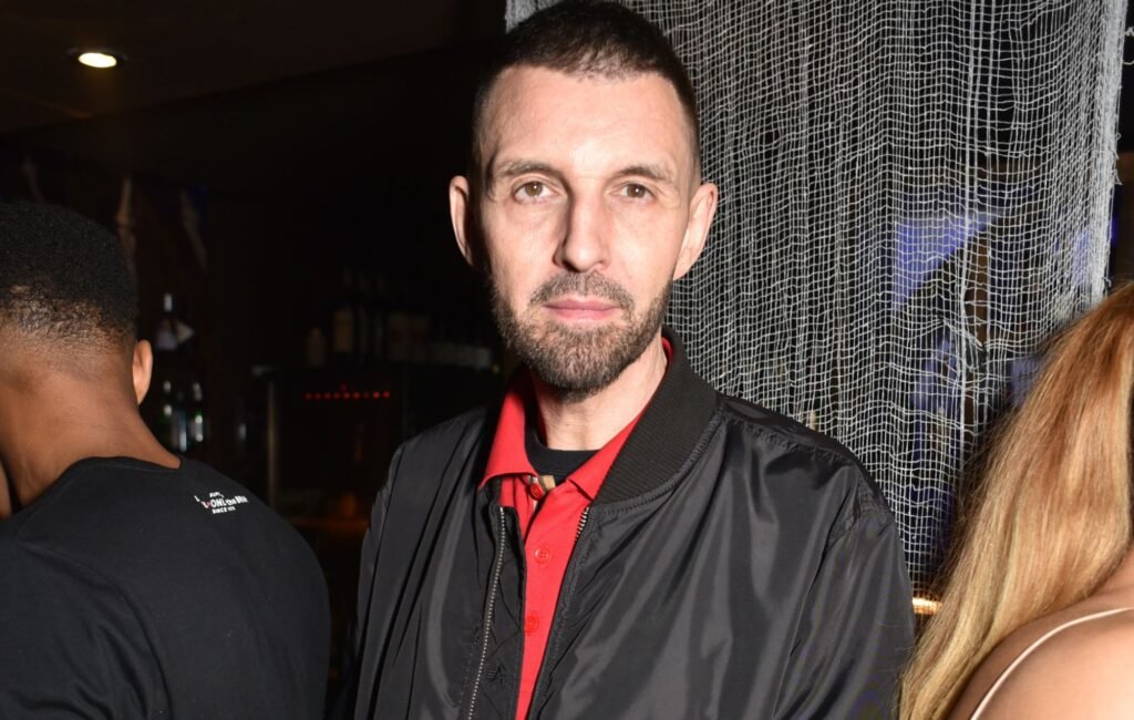 La BBC se disculpa y publica una revisión sobre la conducta de Tim Westwood: un llamado a la mejora continua