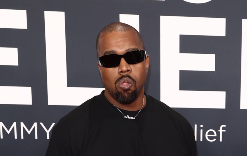 Shopify Retira Sitio de Kanye West por Potencial Fraude, No por Camiseta con Esvástica