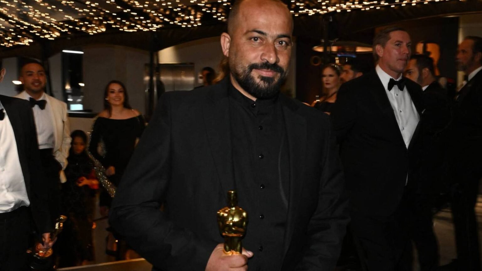 Elizabeth Olsen y Richard Gere critican la respuesta de los Oscars ante el ataque al director de ‘No Other Land’