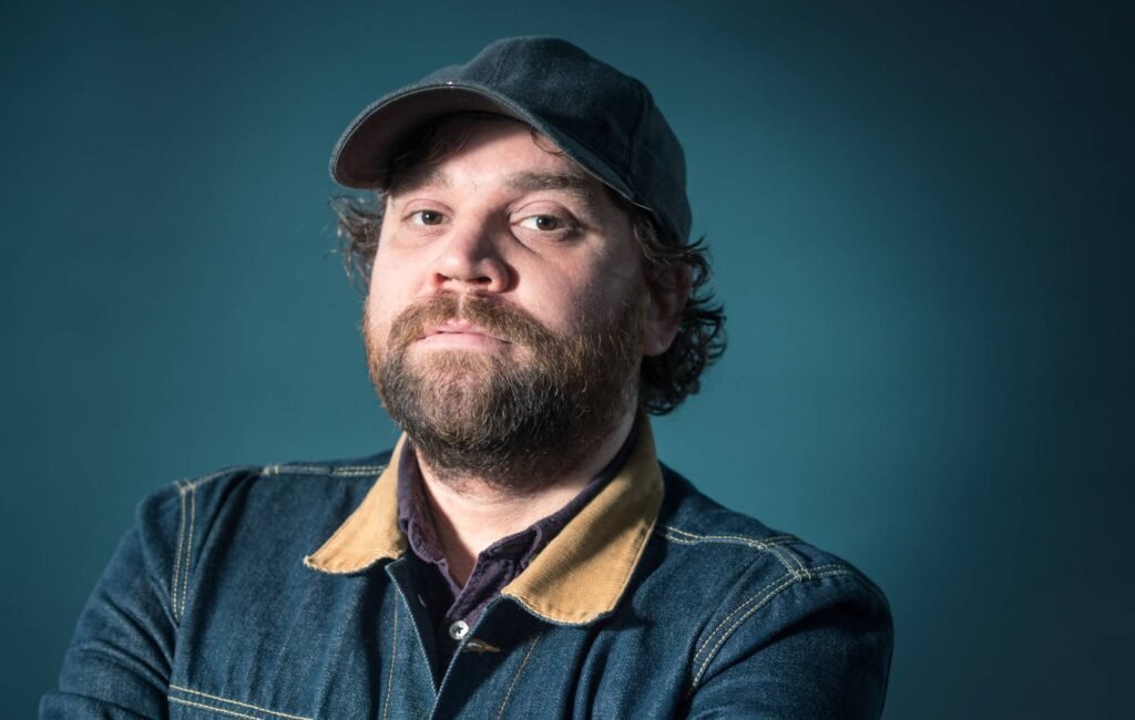 Reedición del álbum de Owl John, el proyecto en solitario de Scott Hutchison de Frightened Rabbit, incluye zine y fotos inéditas