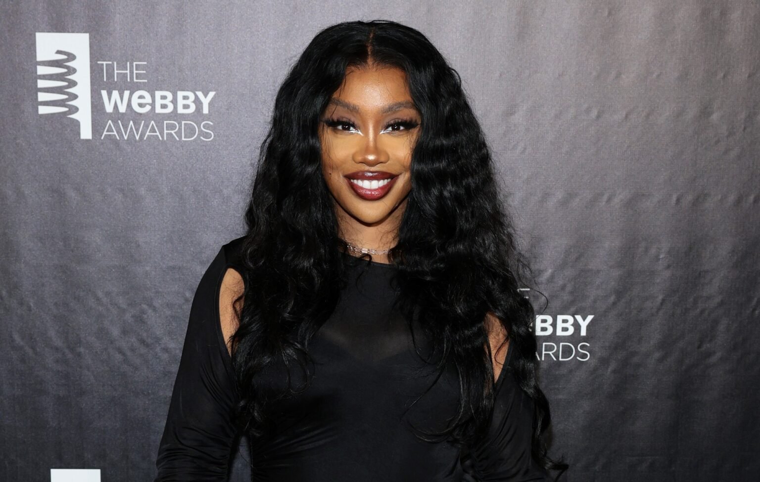 SZA interpreta a Catwoman en el anuncio temático de Batman dirigido por Jason Bateman