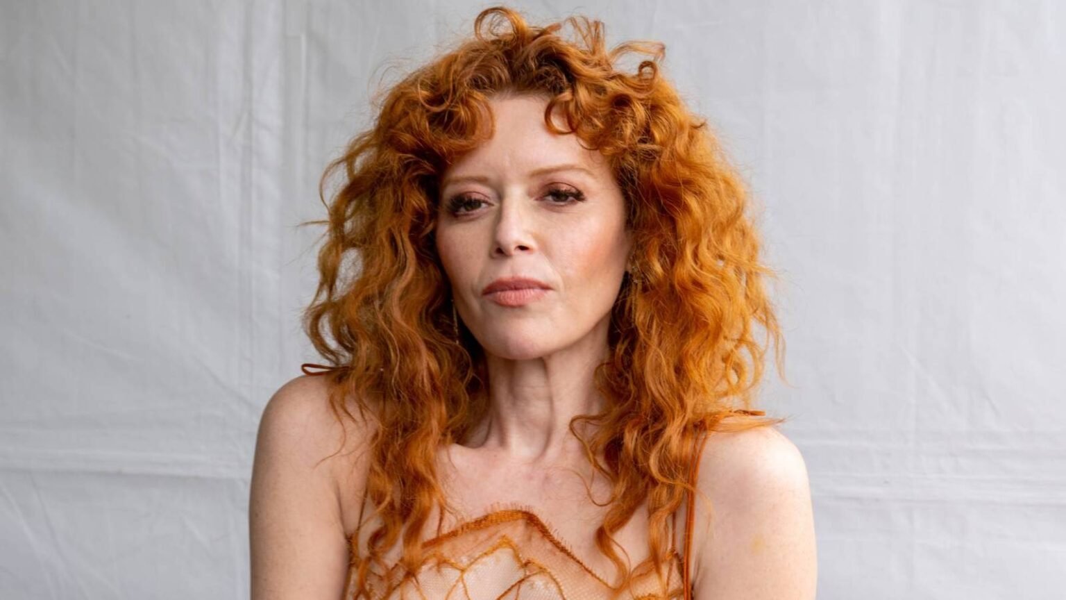 Natasha Lyonne Apuesta por la IA en su Debut como Directora con ‘Uncanny Valley’