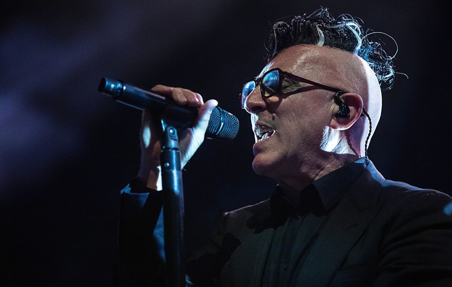 Maynard James Keenan de Tool refuerza la prohibición de teléfonos en conciertos: “No vas a volver a casa y verlo”