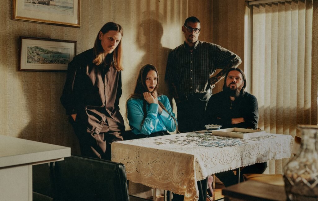 Dry Cleaning presenta su nuevo álbum ‘Secret Love’ con el sencillo impactante ‘Hit My Head All Day’