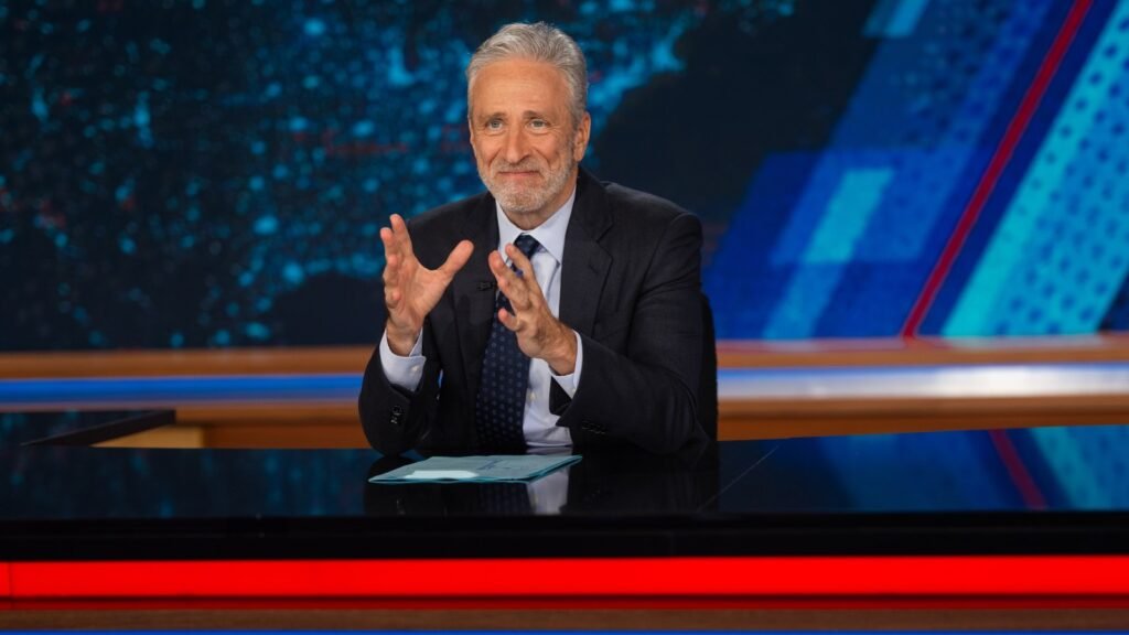 Jon Stewart y Stephen Colbert Atribuyen a Espectadores Molestos el Regreso de Jimmy Kimmel