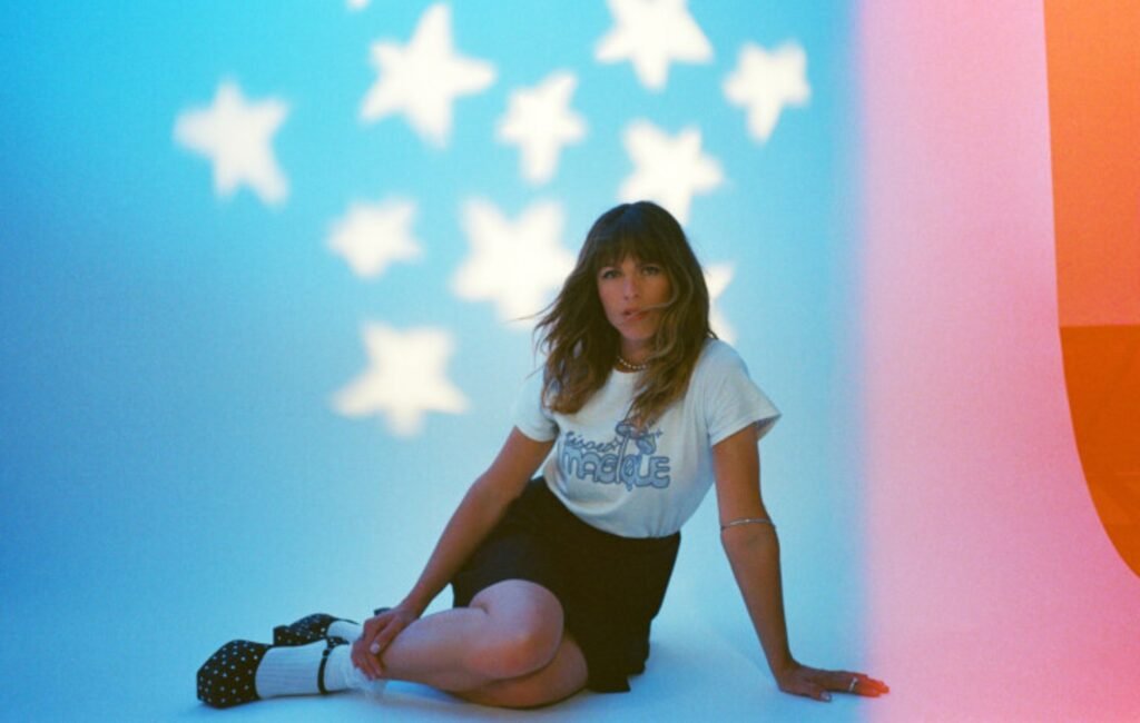 Melody’s Echo Chamber presenta su nuevo álbum ‘Unclouded’ con el sencillo etéreo ‘In The Stars’ y anuncia gira por Reino Unido, Europa y América del Norte en 2026
