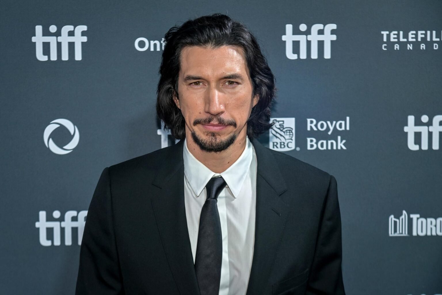 Adam Driver lidera el elenco de la nueva serie de Netflix ‘Rabbit, Rabbit’