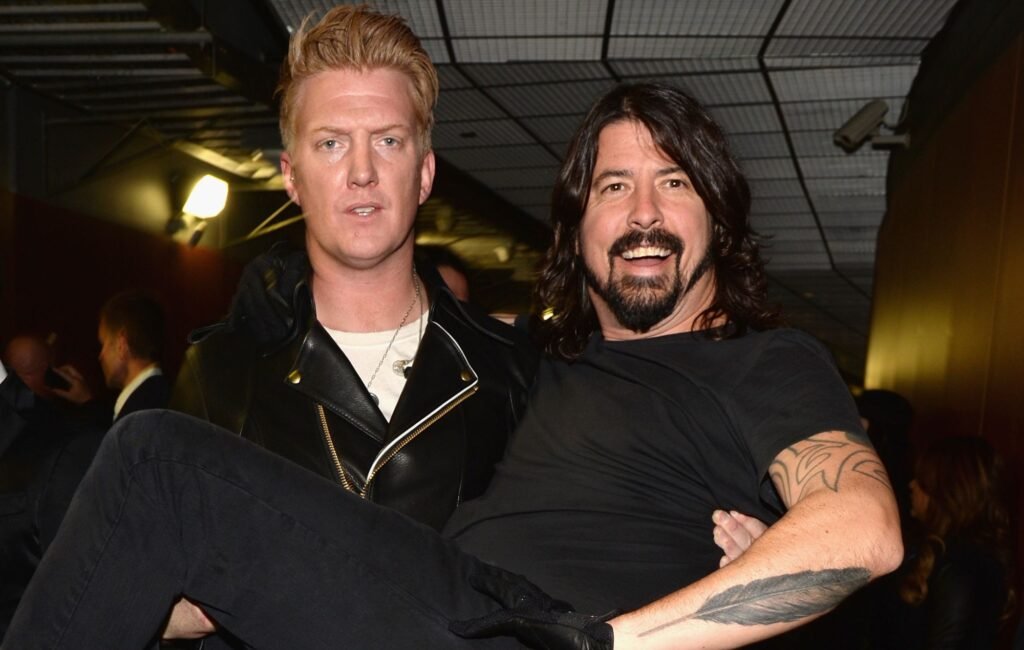 Dave Grohl rinde homenaje a su “vínculo de toda la vida” con Josh Homme antes de la gira de Foo Fighters con Queens Of The Stone Age