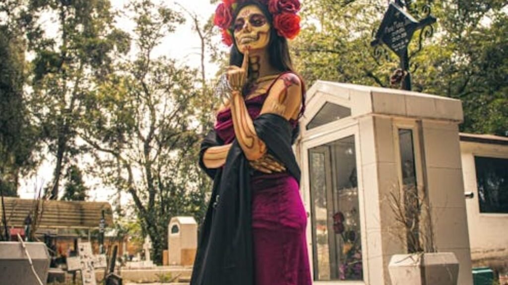 Día de Muertos en CDMX: Horarios y recomendaciones para visitar panteones en 2025