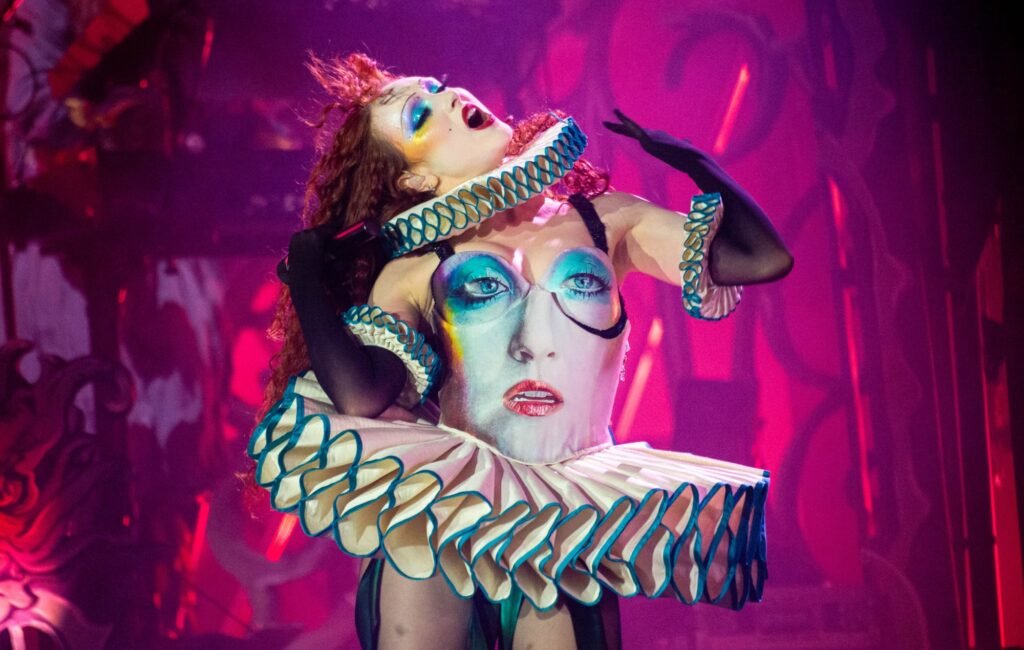 El Departamento de Seguridad Nacional responde a Chappell Roan tras sus críticas a ICE en un concierto en Pasadena