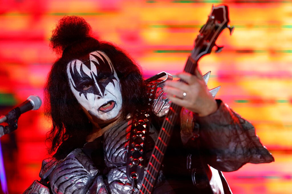 Gene Simmons, la leyenda de Kiss, hospitalizado tras accidente de coche en California