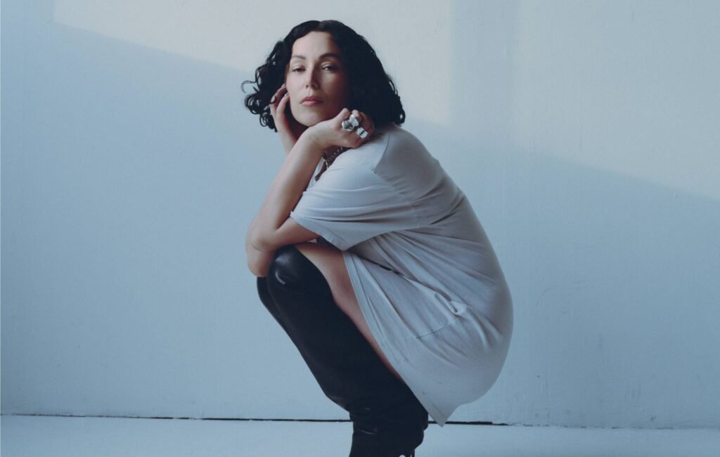 Kelly Lee Owens lanza nuevo EP ‘Kelly’ con el sencillo urgente ‘Ascend’