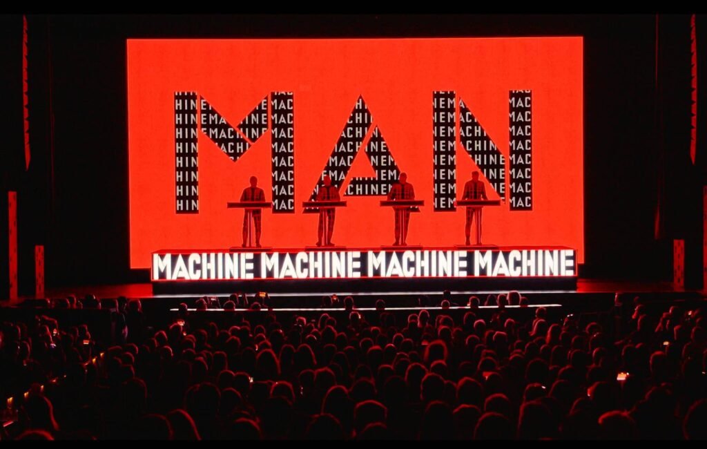 Kraftwerk añade dos conciertos en el Reino Unido a su gira ‘Multimedia’ 2026 por demanda excepcional