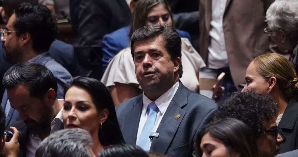 Pedro Haces destaca la importancia de los partidos políticos libres en la democracia