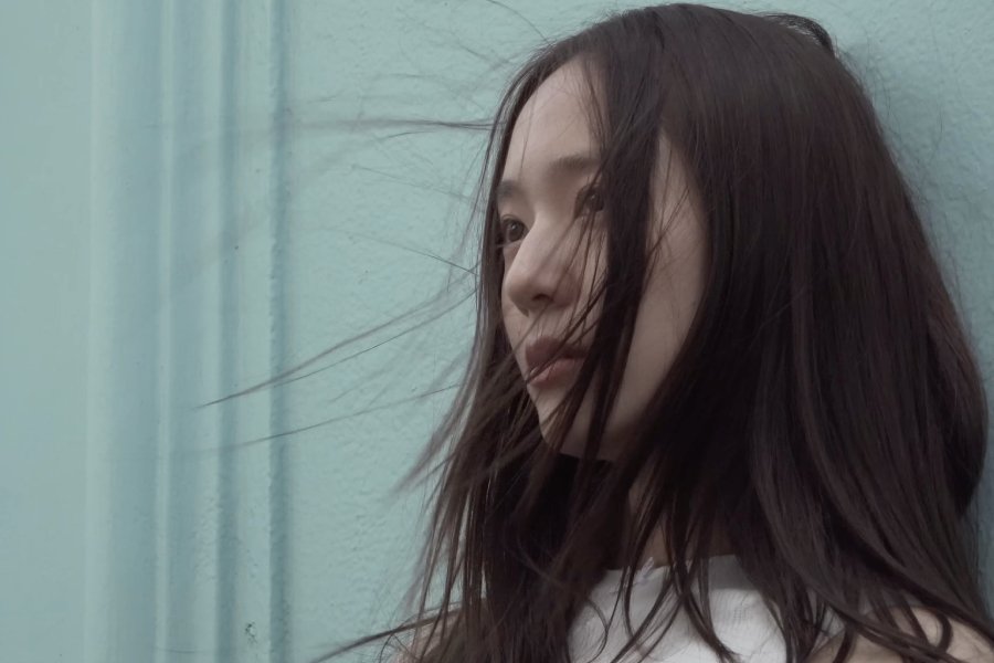 Anuncio del Álbum en Solitario “Solitary” de Krystal: Documental Detrás de Cámaras