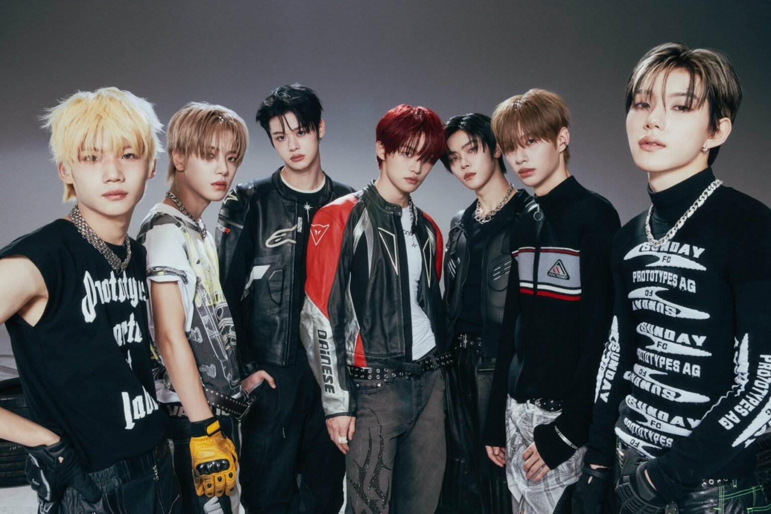 CLOSE YOUR EYES Rompe Su Récord de Ventas en la Primera Semana en Solo 2 Días con “blackout”