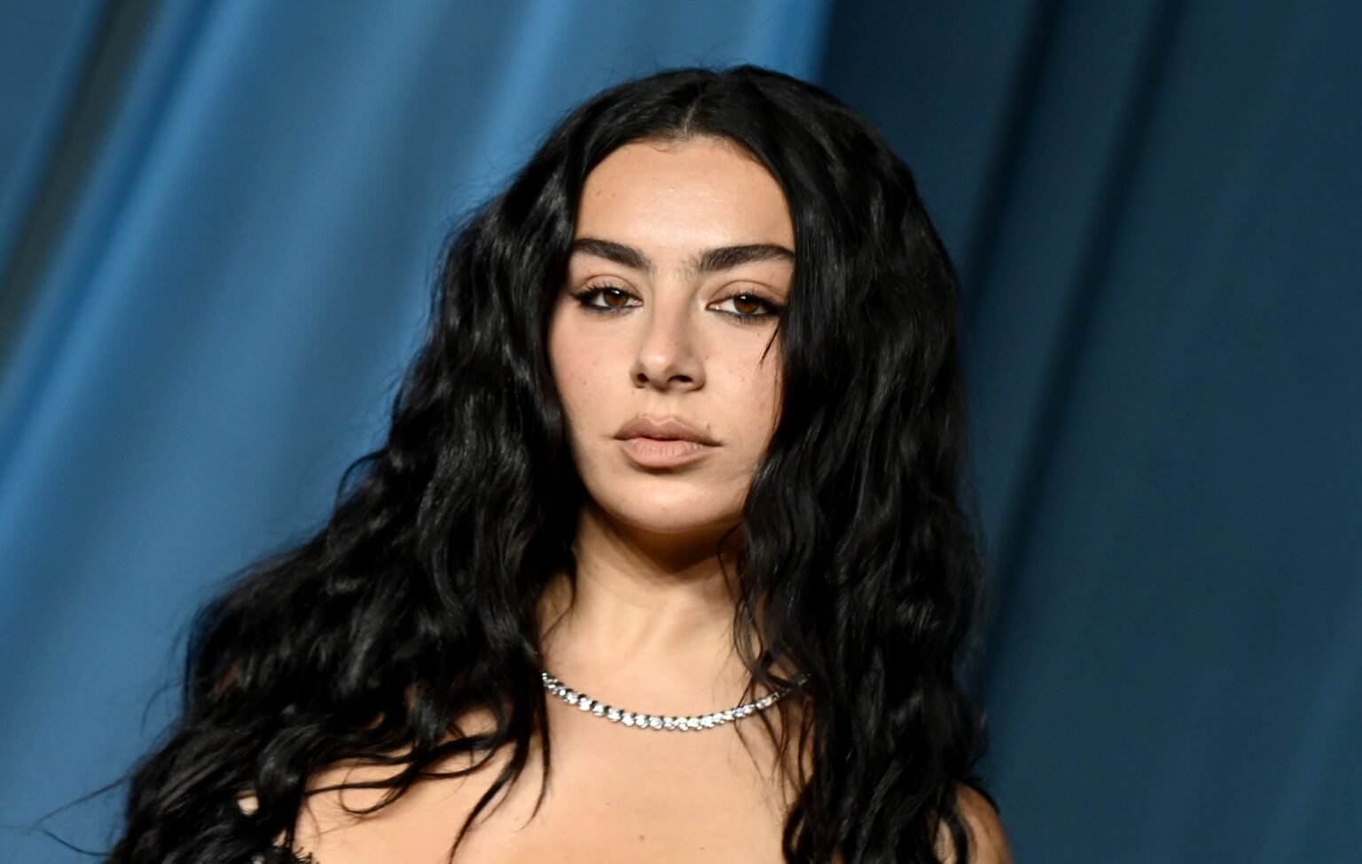 Charli XCX revela que se siente más inspirada por el cine que por la música tras la experiencia de ‘Brat’
