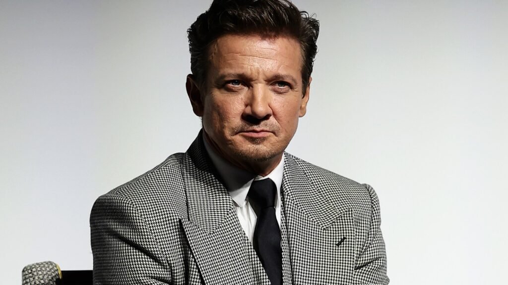 Filmmaker Acusa a Jeremy Renner de Enviar Imágenes Íntimas No Solicitadas y Amenazarla con Llamar a ICE